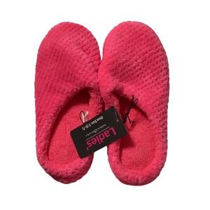 Bobbie Brooks Womens Pink Fuzzy Slippers House Shoes Size S 6-7 New With Tags